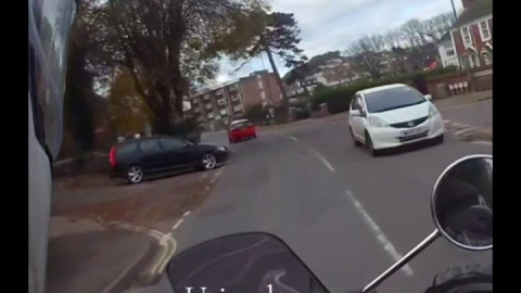 Avoiding collisions at junctions