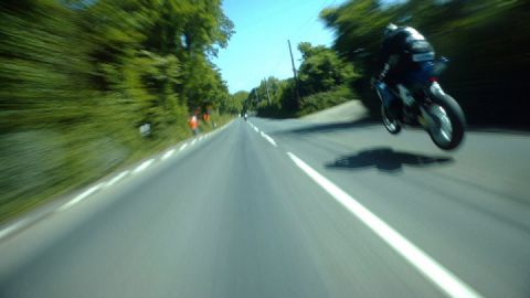 GUY MARTIN vs MICHAEL DUNLOP  200mph!