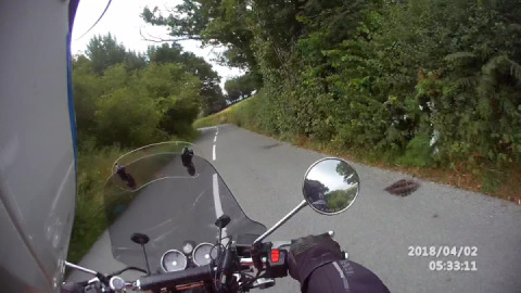 The importance of correct motorcycle positioning on bends - keep your head!